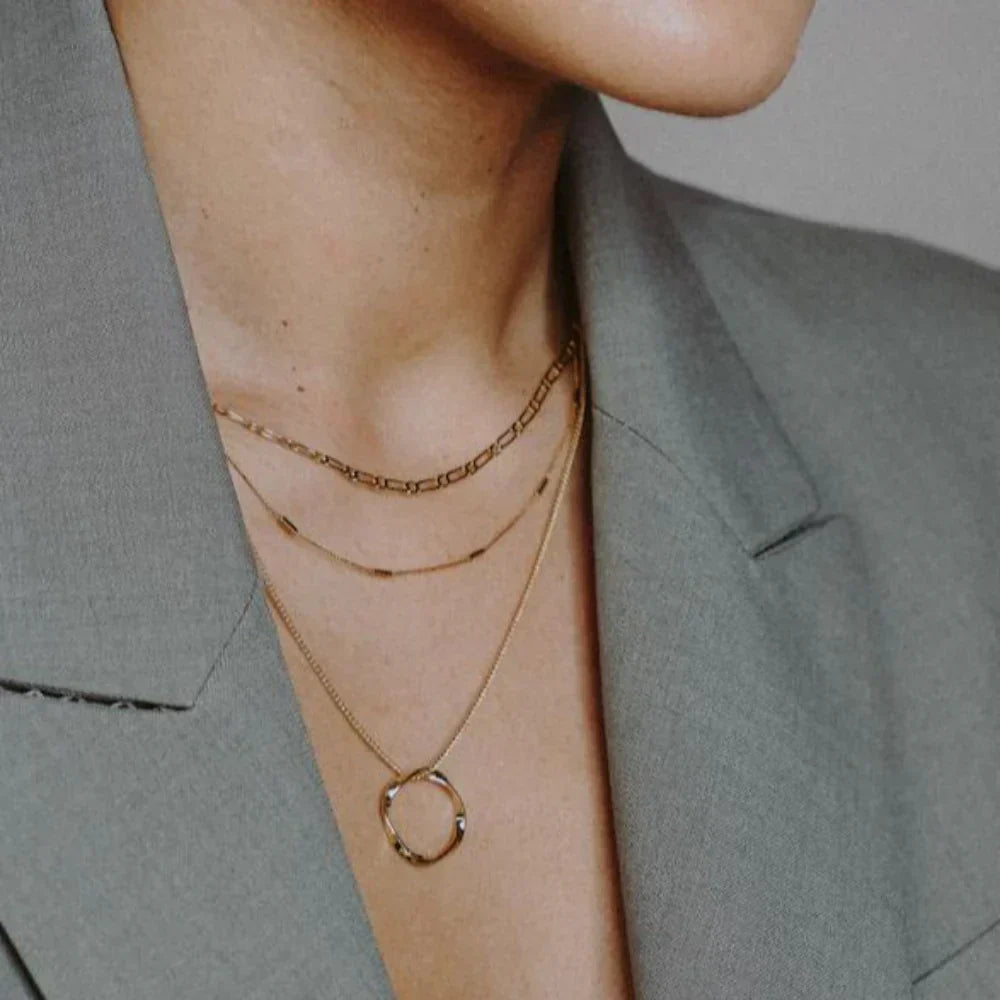 Collar de Tres Filas en Círculo Abierto