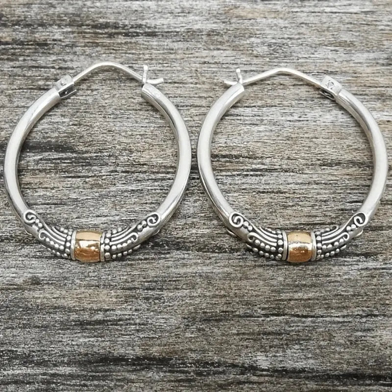 Pendientes de aro de plata vintage con patrón tallado