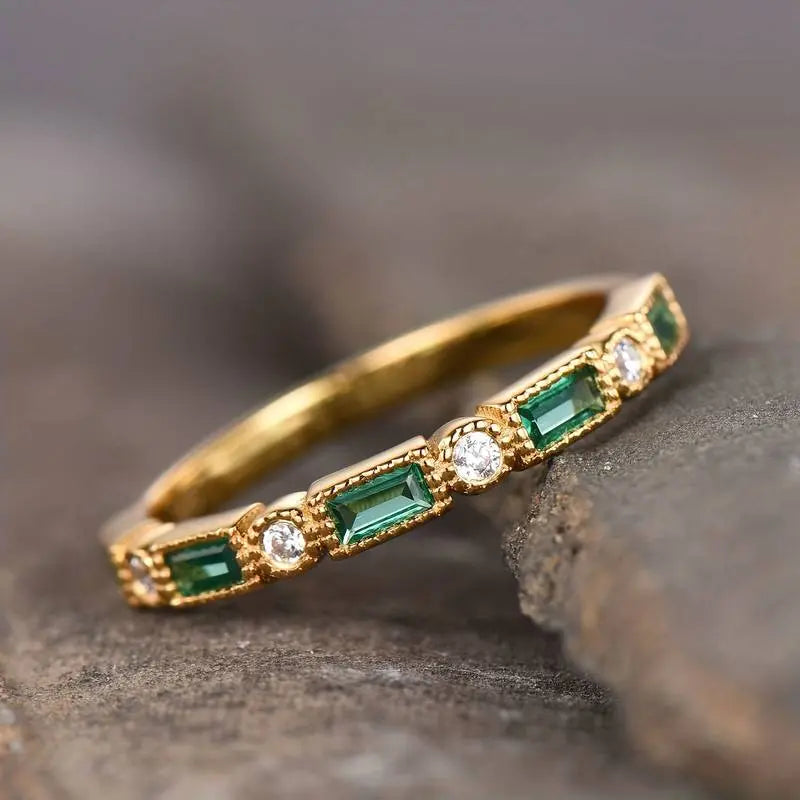 Anillo de oro con circonia verde vintage