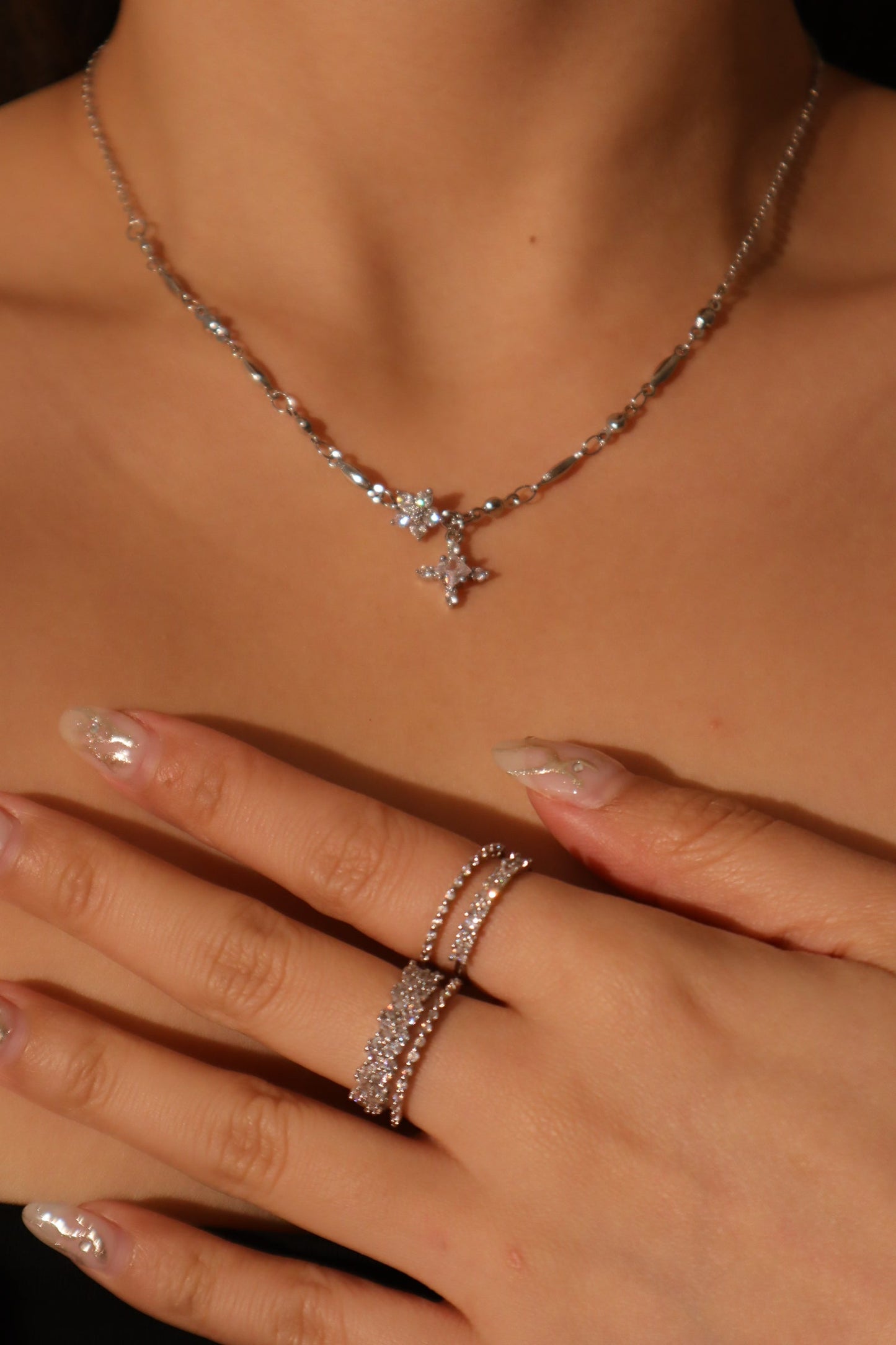 Cadena con cruz de diamantes
