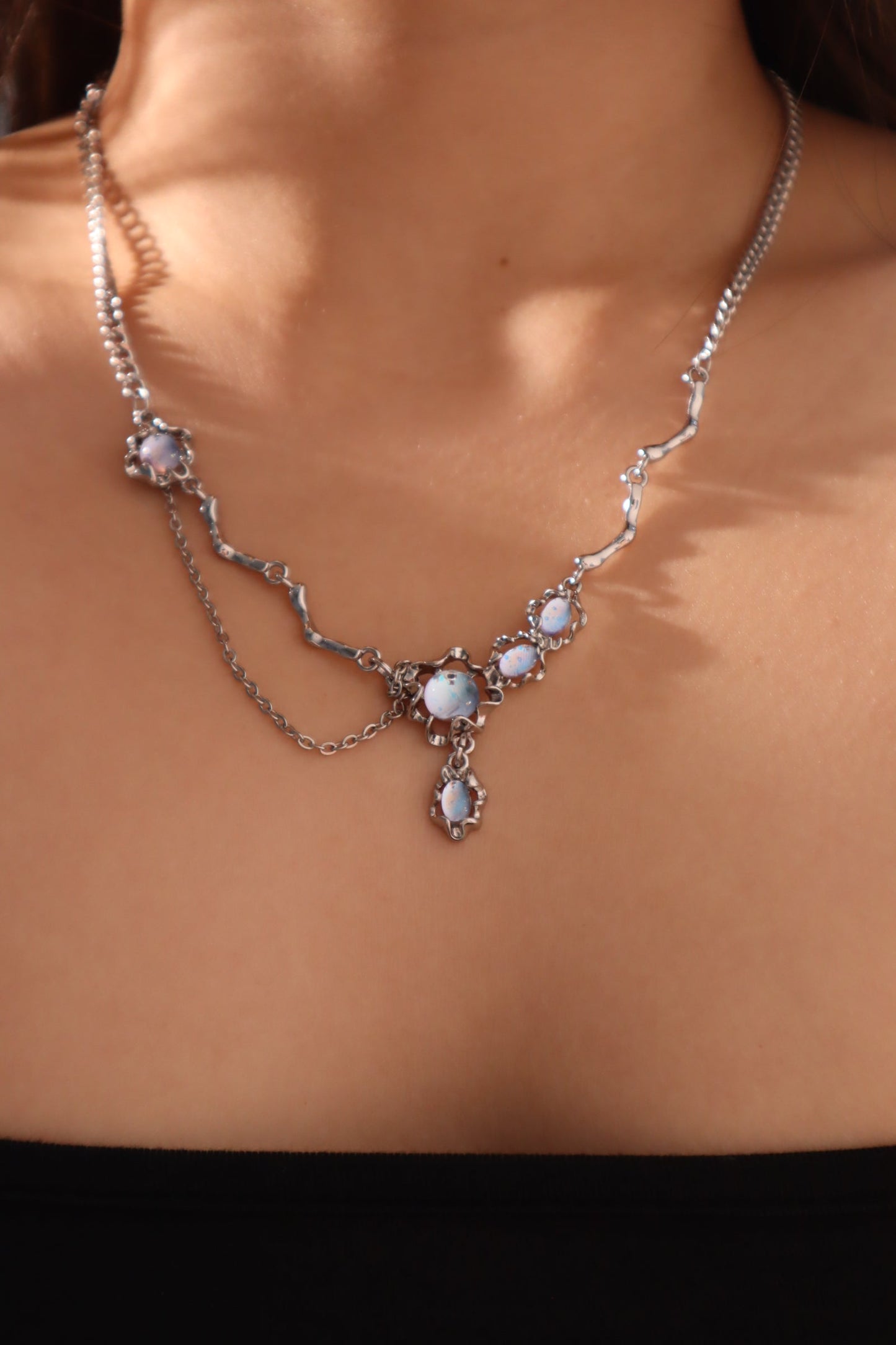 Collar con colgante de piedra de luna