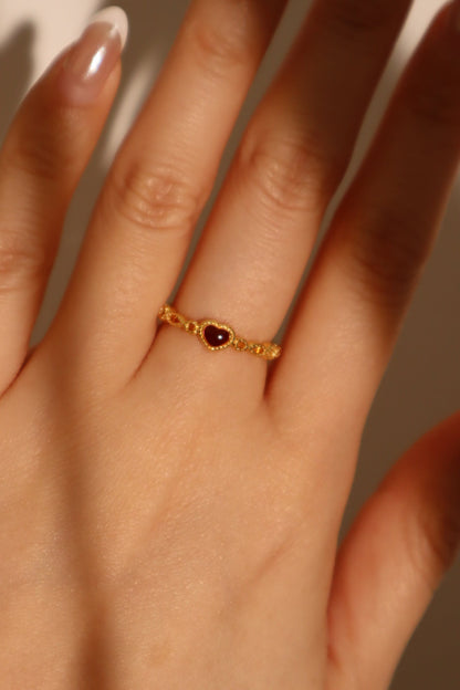 Anillo de forma de corazón esmaltado