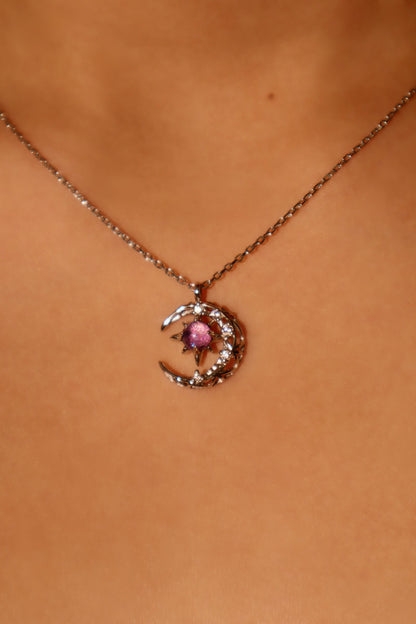Collar con luna y gema con purpurina violeta