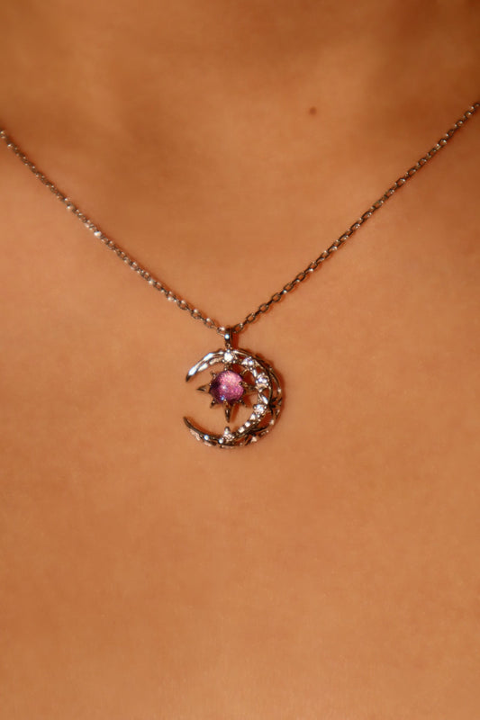 Collar con luna y gema con purpurina violeta