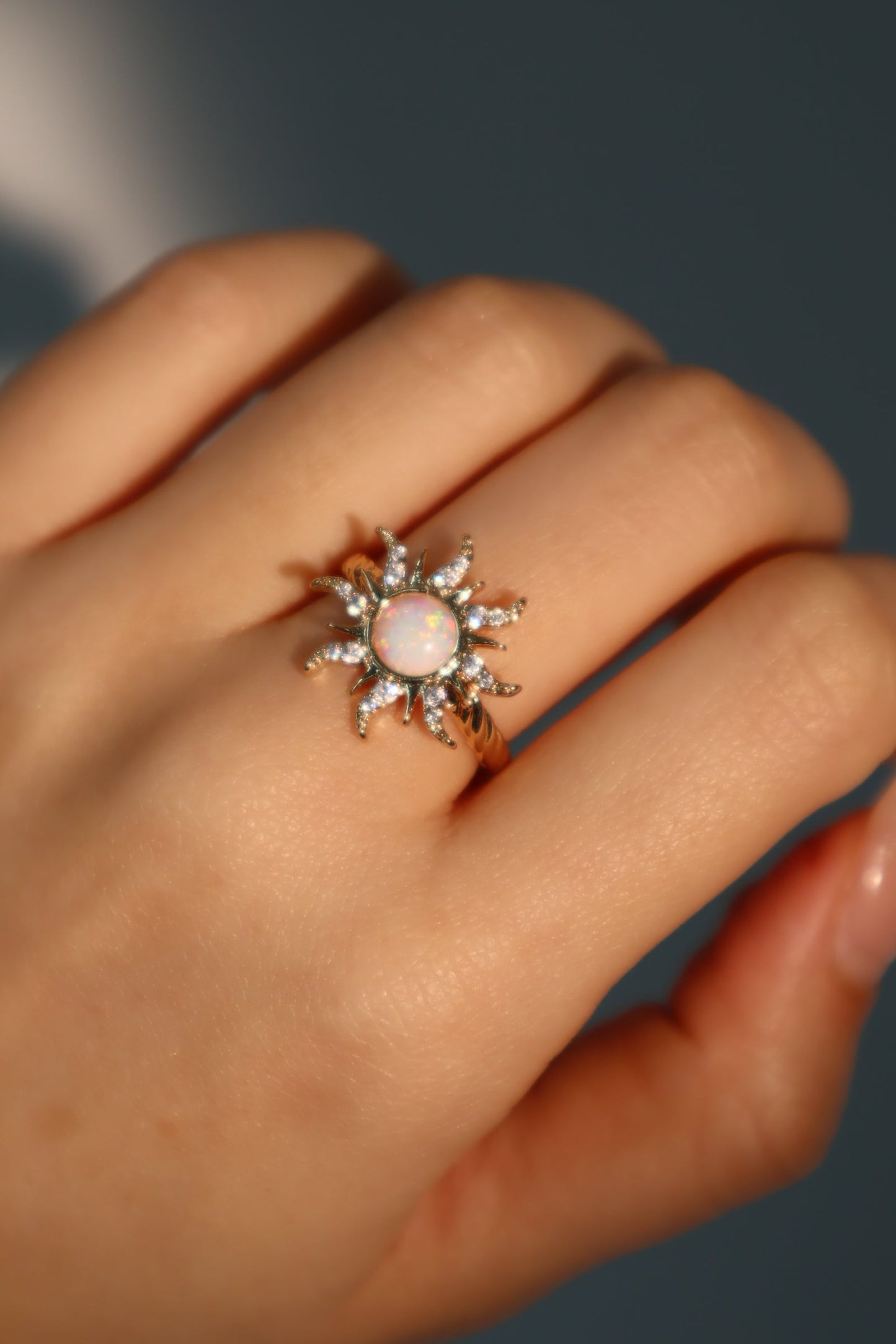 Anillo Sol con Ópalo Blanco