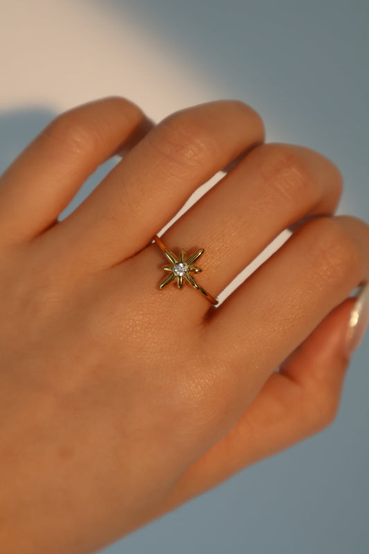 Anillo de acero inoxidable con estrella polar y diamantes