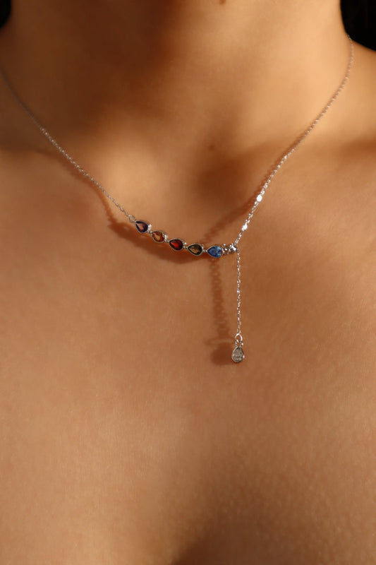 Collar con gota de gema de color