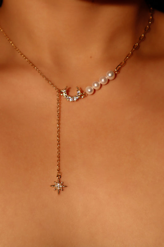 Collar de perlas, luna y estrella