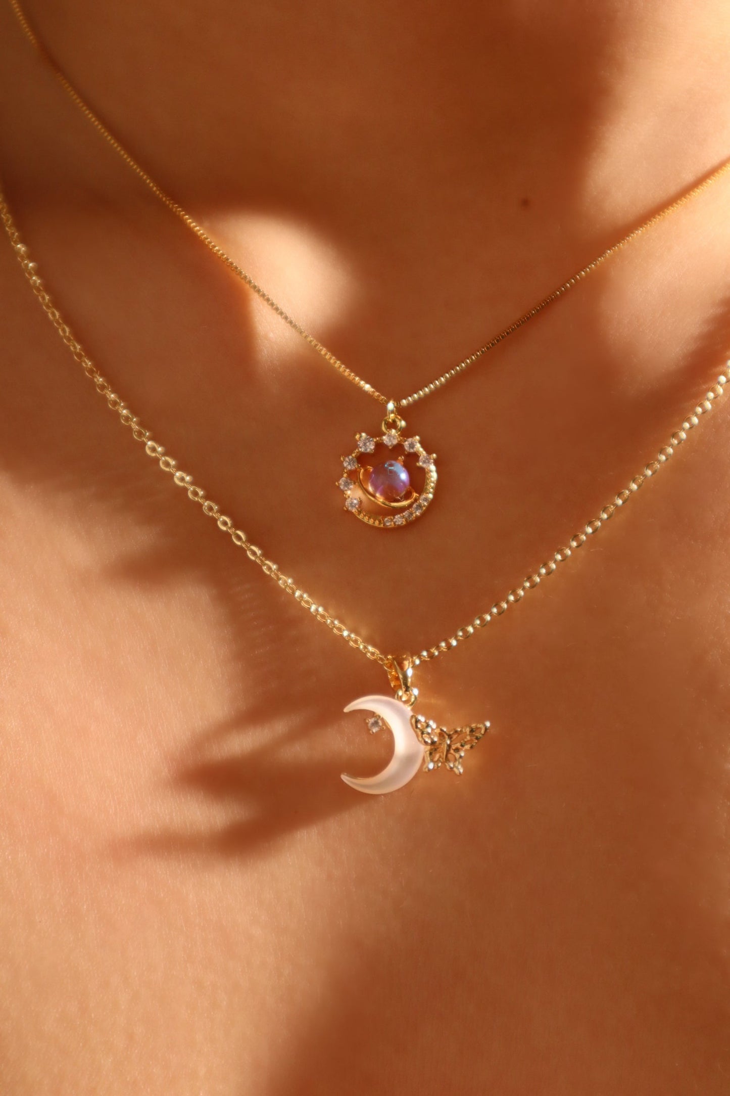 Collar con estrella de Saturno y piedra de luna