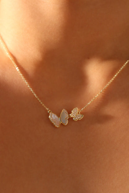 Collar con mariposa de concha doble