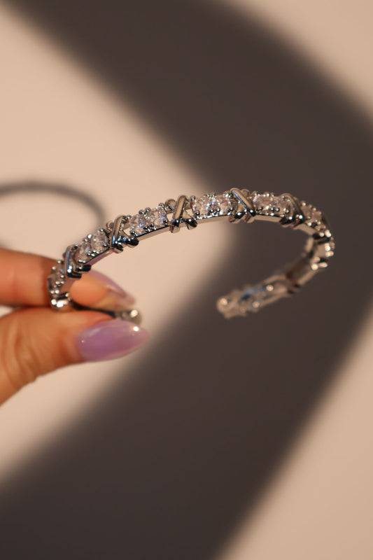 Pulsera con cruz de diamantes
