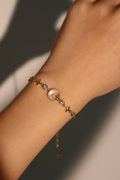 Pulsera con concha, luna y estrella