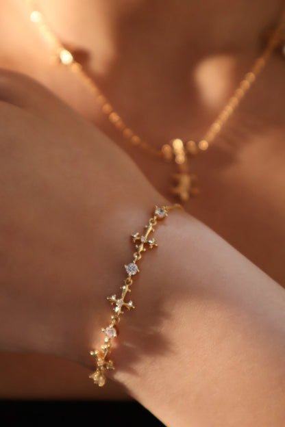 Pulsera con cruz de múltiples diamantes