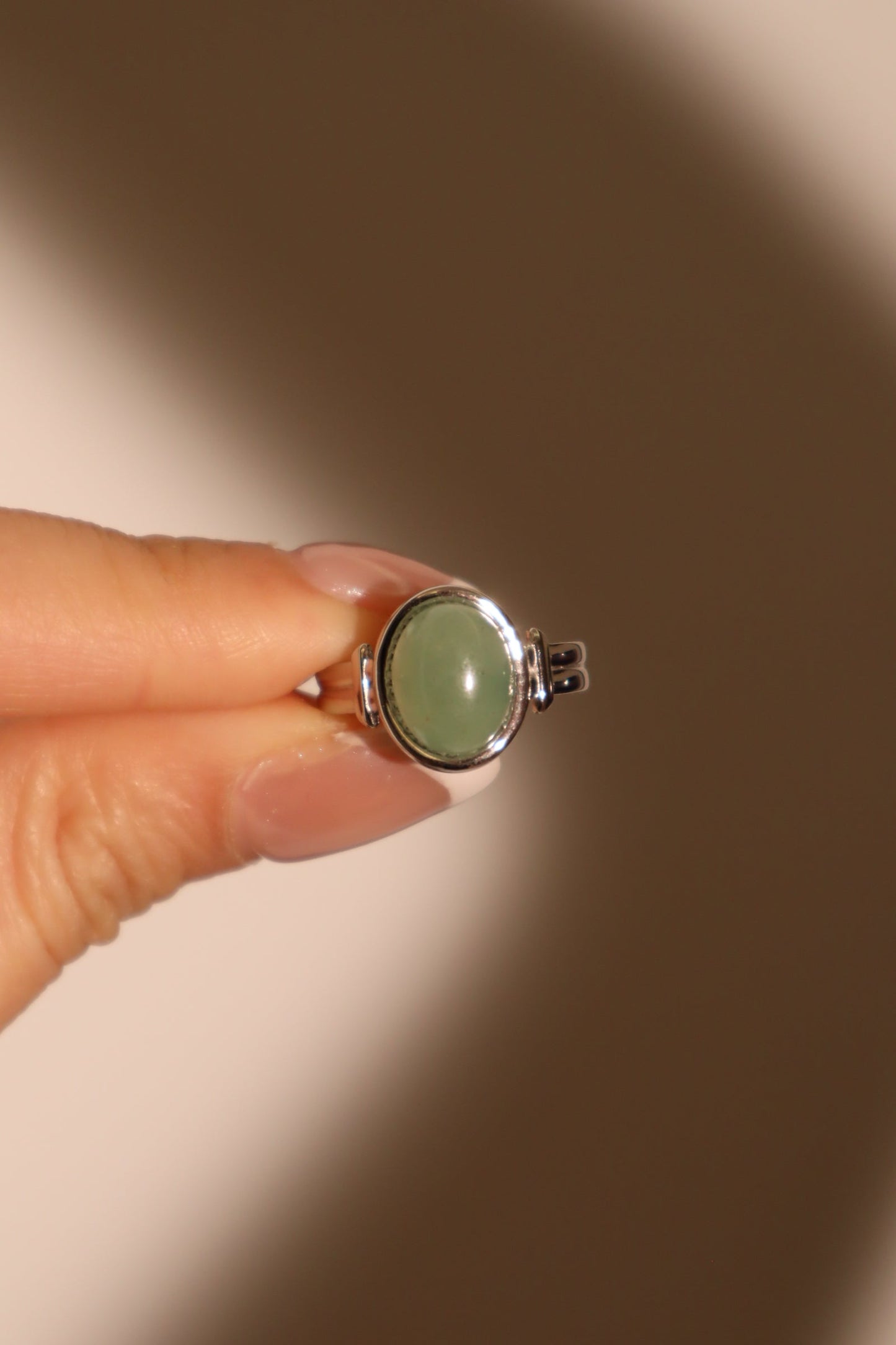 Anillo de jade natural en acero inoxidable