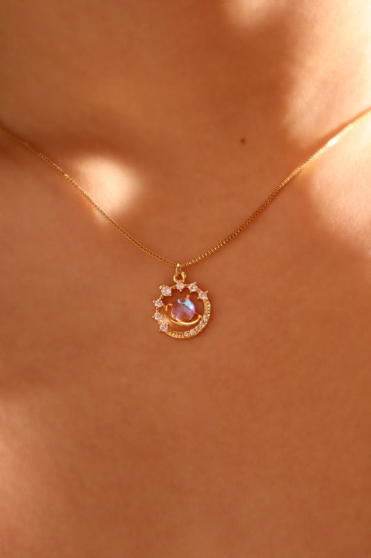 Collar con estrella de Saturno y piedra de luna