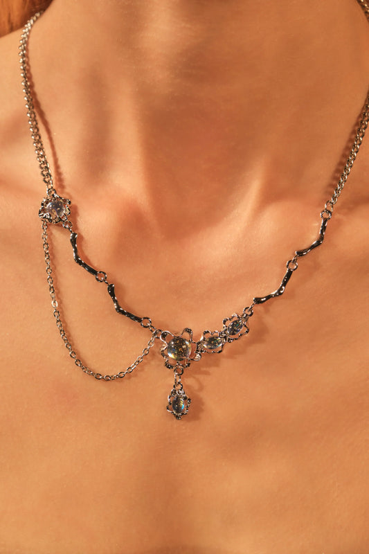 Collar colgante con piedra de luna azul intenso
