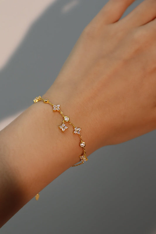 Pulsera de malaquita de varias hojas con símbolo de la suerte en vermeil
