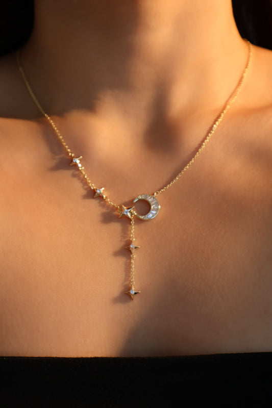 Collar con colgante de estrella y luna de diamantes