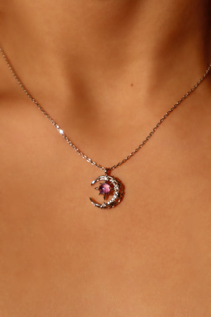 Collar con luna y gema con purpurina violeta