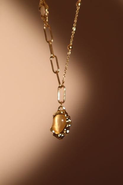 Collar con gota de ópalo