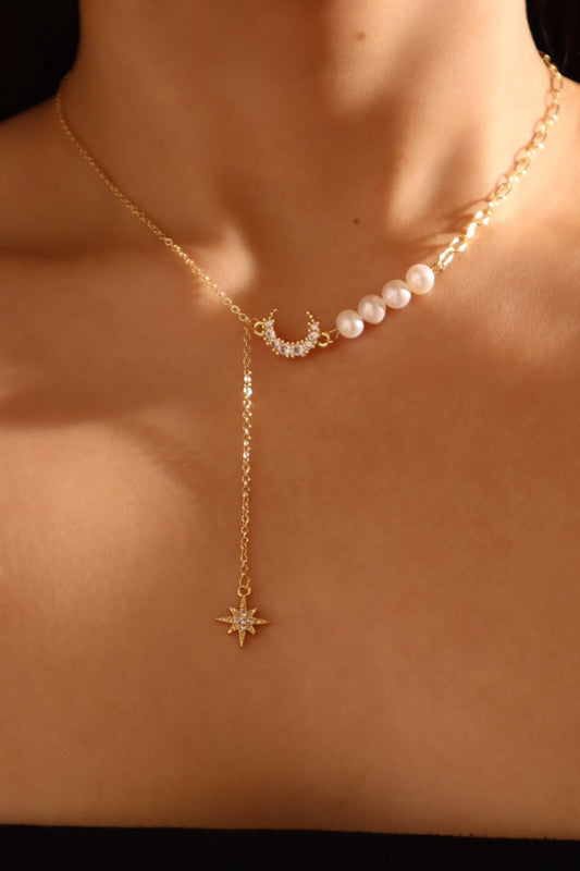 Collar de perlas, luna y estrella