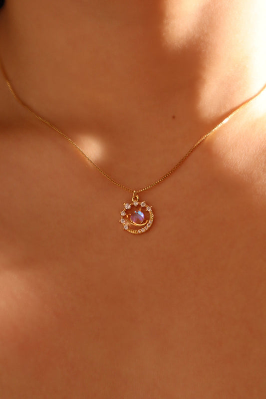 Collar con estrella de Saturno y piedra de luna