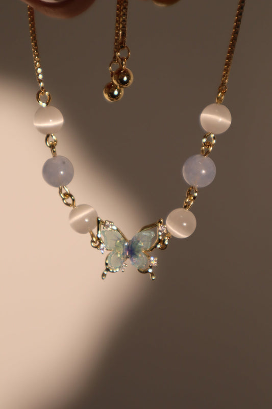Pulsera con piedra de luna de mariposa azul