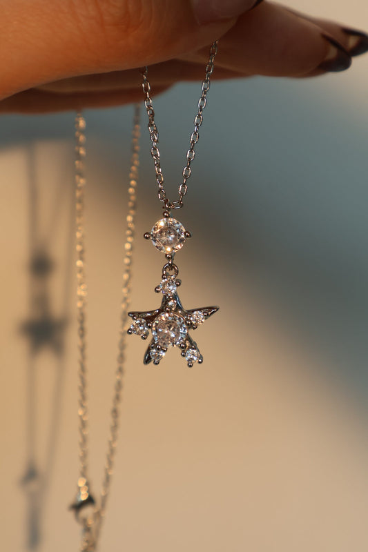 Collar con estrella de diamantes
