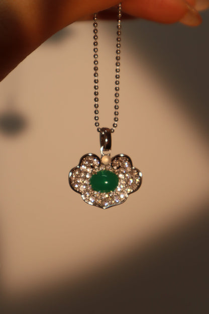 Collar de jade con nube de diamantes