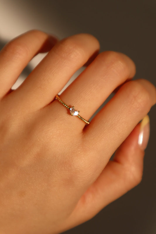 Anillo de corazón de diamantes