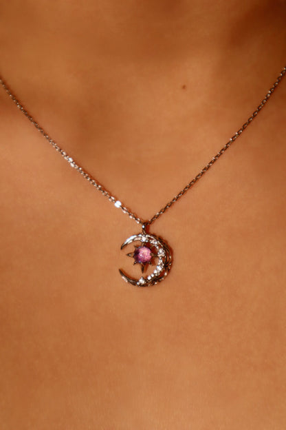 Collar con luna y gema con purpurina violeta