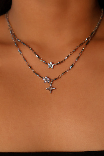 Cadena con cruz de diamantes