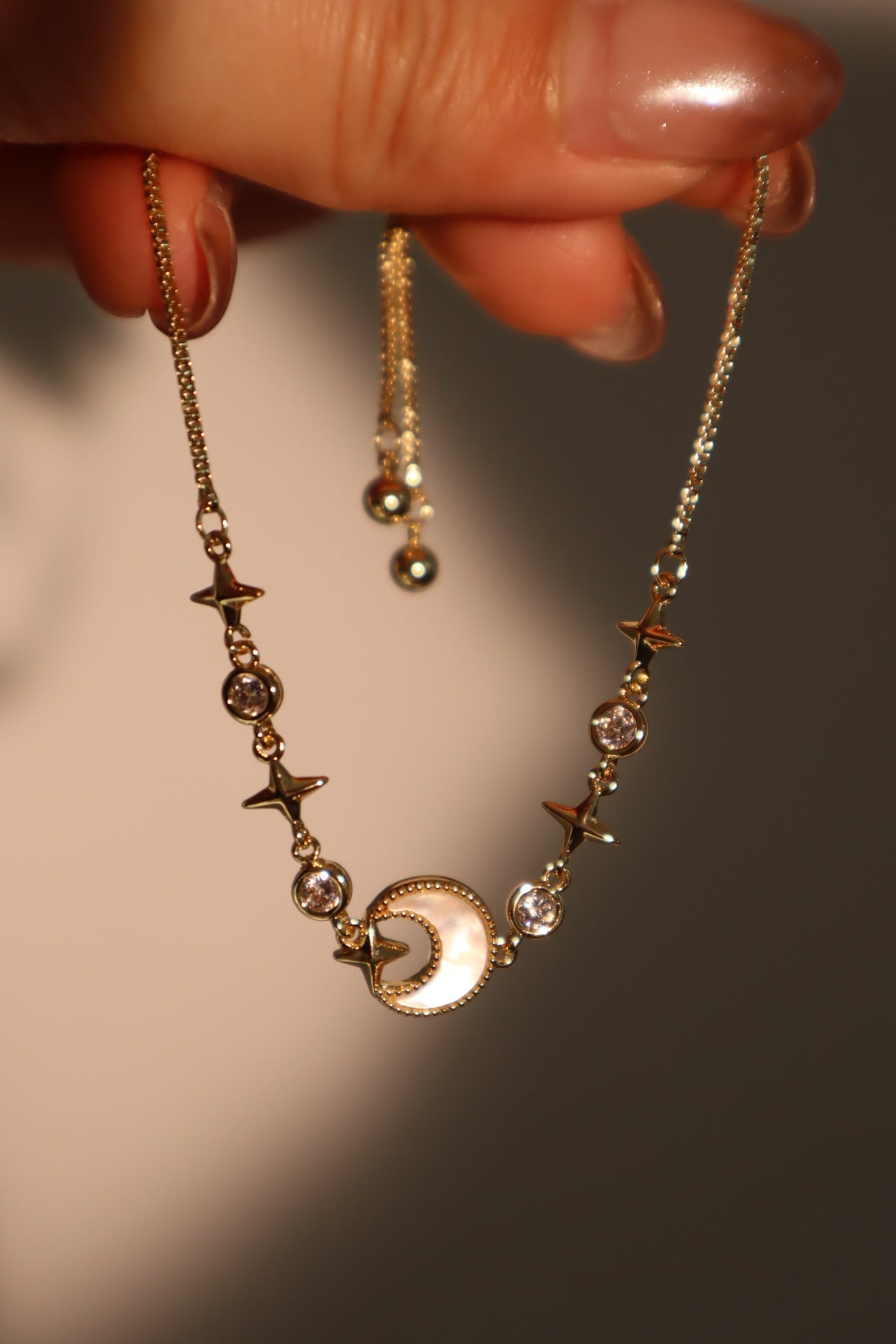 Pulsera con concha, luna y estrella