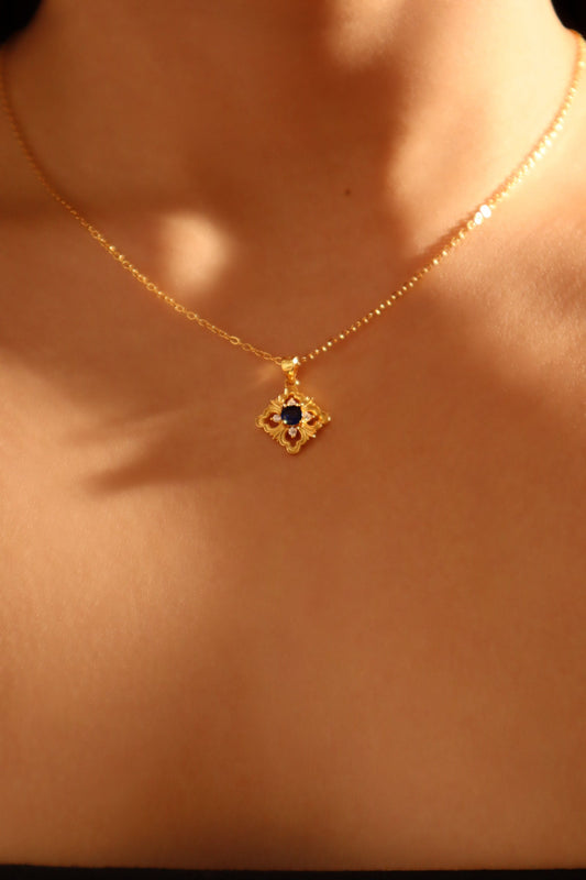 Cadena de encaje con gemas azules en vermeil