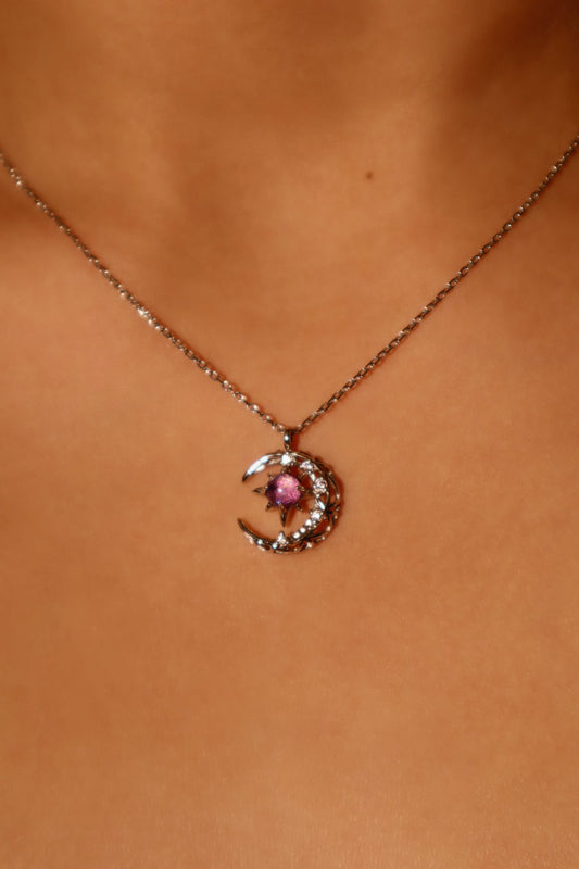 Collar con luna y gema con purpurina violeta