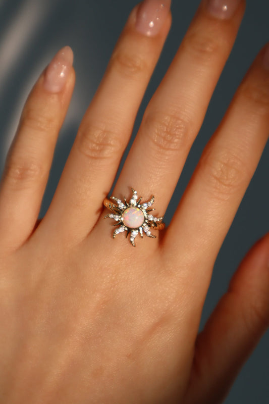 Anillo Sol con Ópalo Blanco