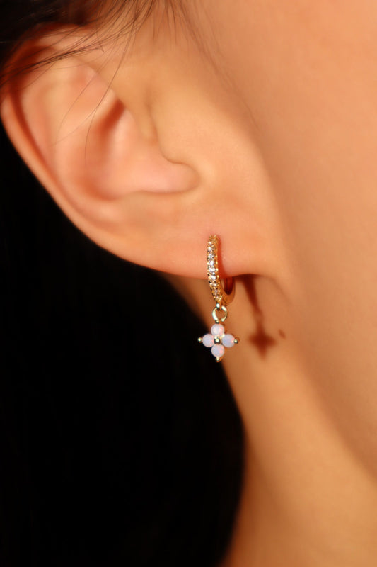 Aretes de aro con hoja de la suerte azul