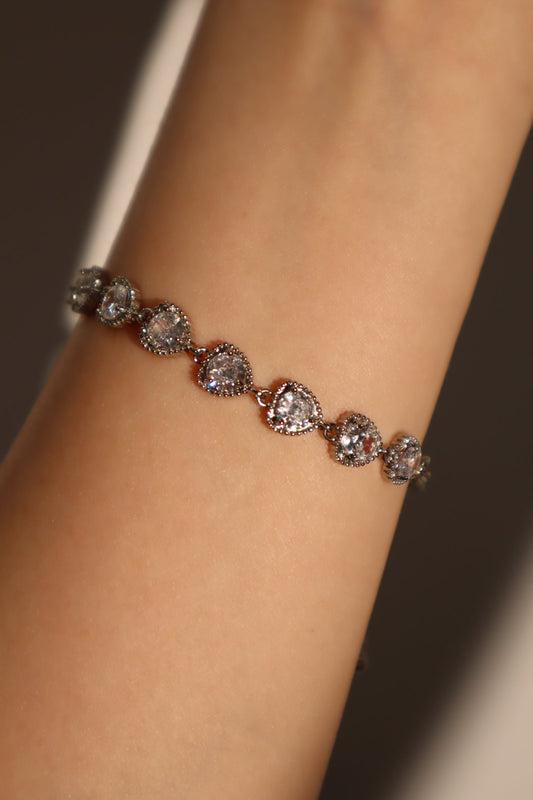 Pulsera con corazón con múltiples diamantes