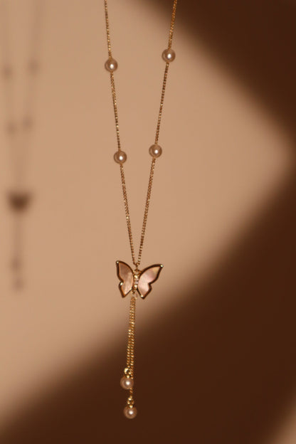 Collar de perlas en forma de mariposa