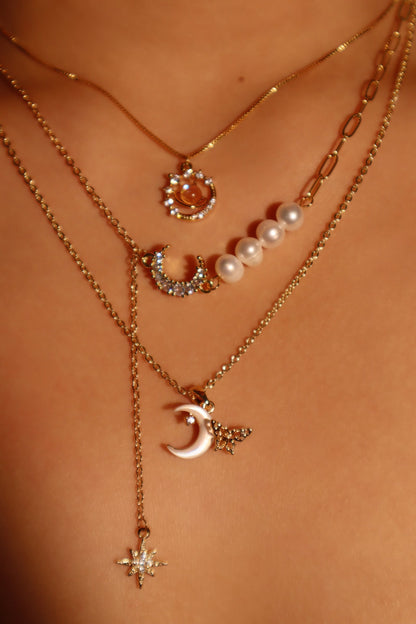 Collar con estrella de Saturno y piedra de luna