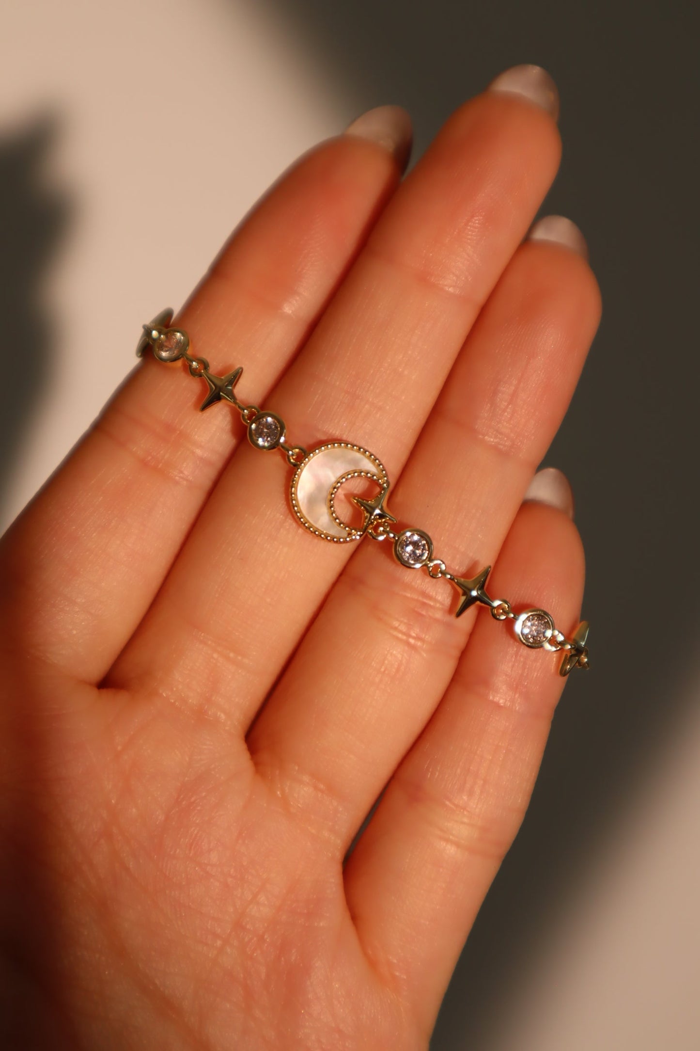 Pulsera con concha, luna y estrella