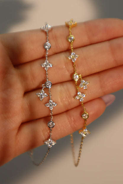 Pulsera de malaquita de varias hojas con símbolo de la suerte en vermeil
