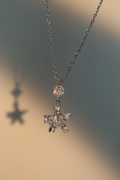 Collar con estrella de diamantes