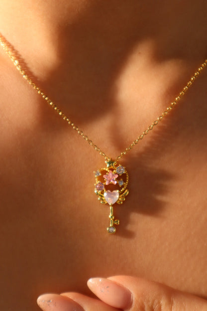 Collar con llave mágica