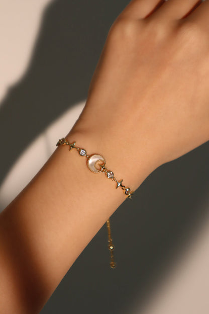 Pulsera con concha, luna y estrella