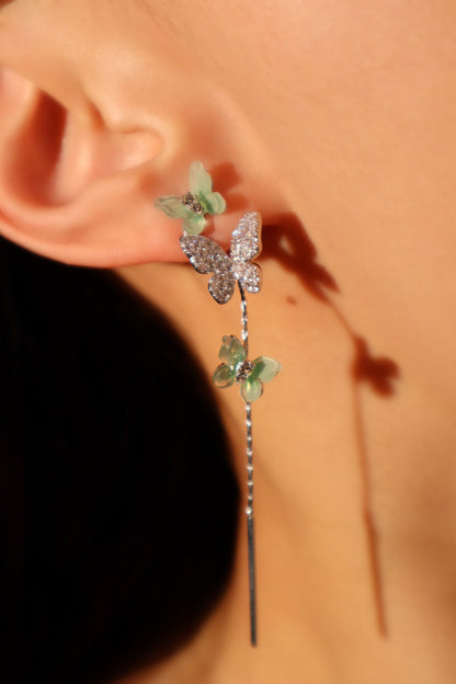 Aretes de mariposa verdes con diamantes