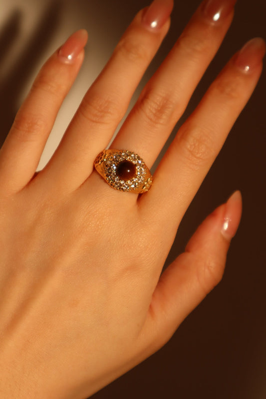Anillo con gema de tigerita marrón