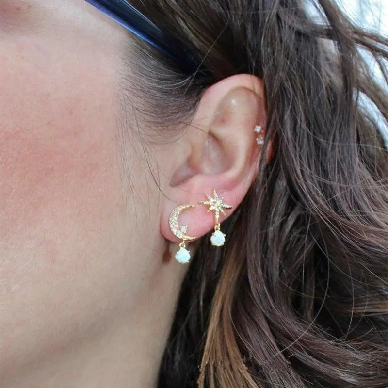 Pendientes de Luna y Estrella hechos de Oro y Opalo