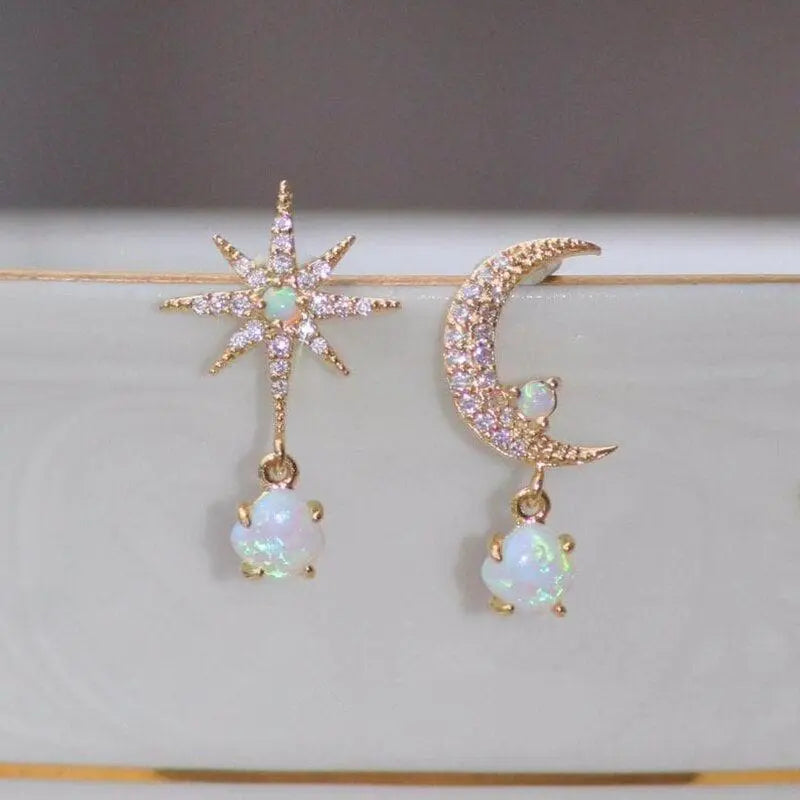 Pendientes de Luna y Estrella hechos de Oro y Opalo