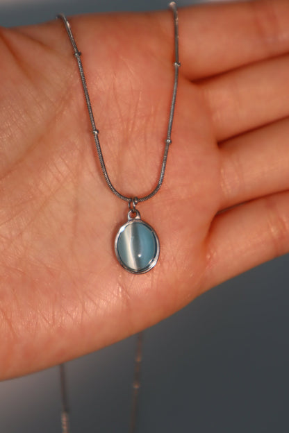 Collar con colgante de ópalo azul en acero inoxidable